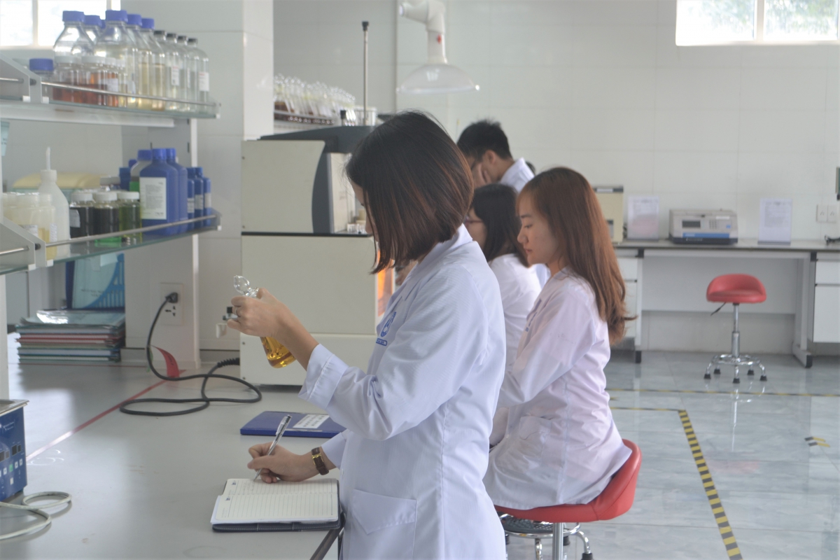 Nữ CNVCLĐ MTS hưởng ứng phong trào thi đua “ Giỏi việc nước – đảm việc nhà”. Tham gia tích cực phong trào lao động giỏi, lao động sáng tạo.